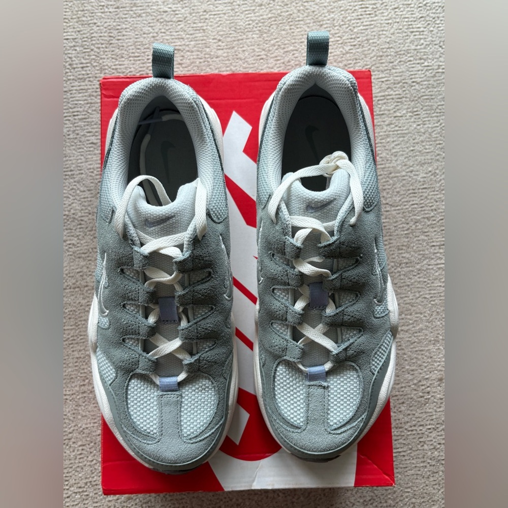 Nike Tech Hera Sneakers - Picture 4 of 9